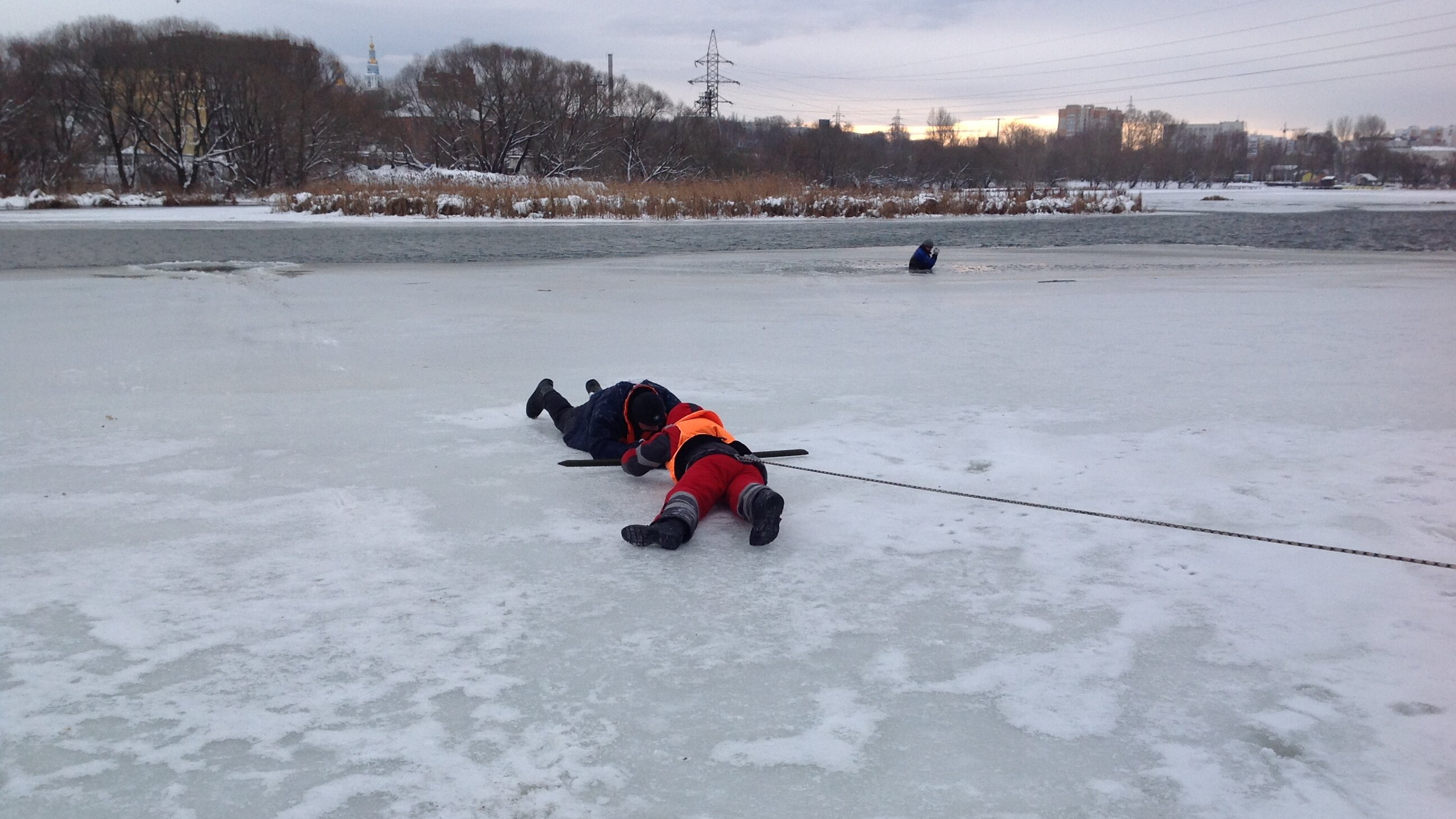 2 декабря ульяновские спасатели закрепят навыки спасения провалившихся под лёд людей