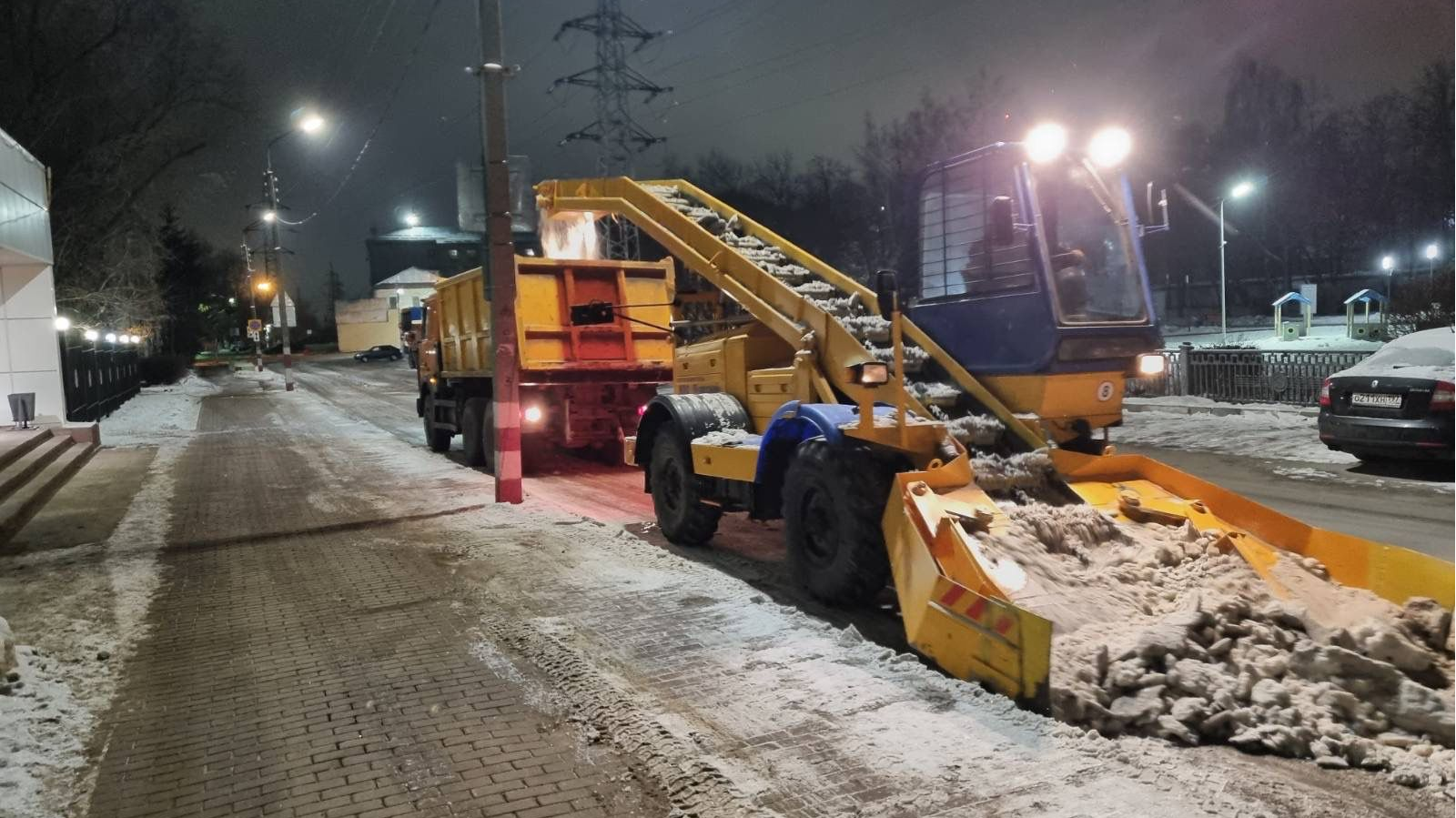 За ночь 3 декабря с улиц Ульяновска вывезли 50 самосвалов снега