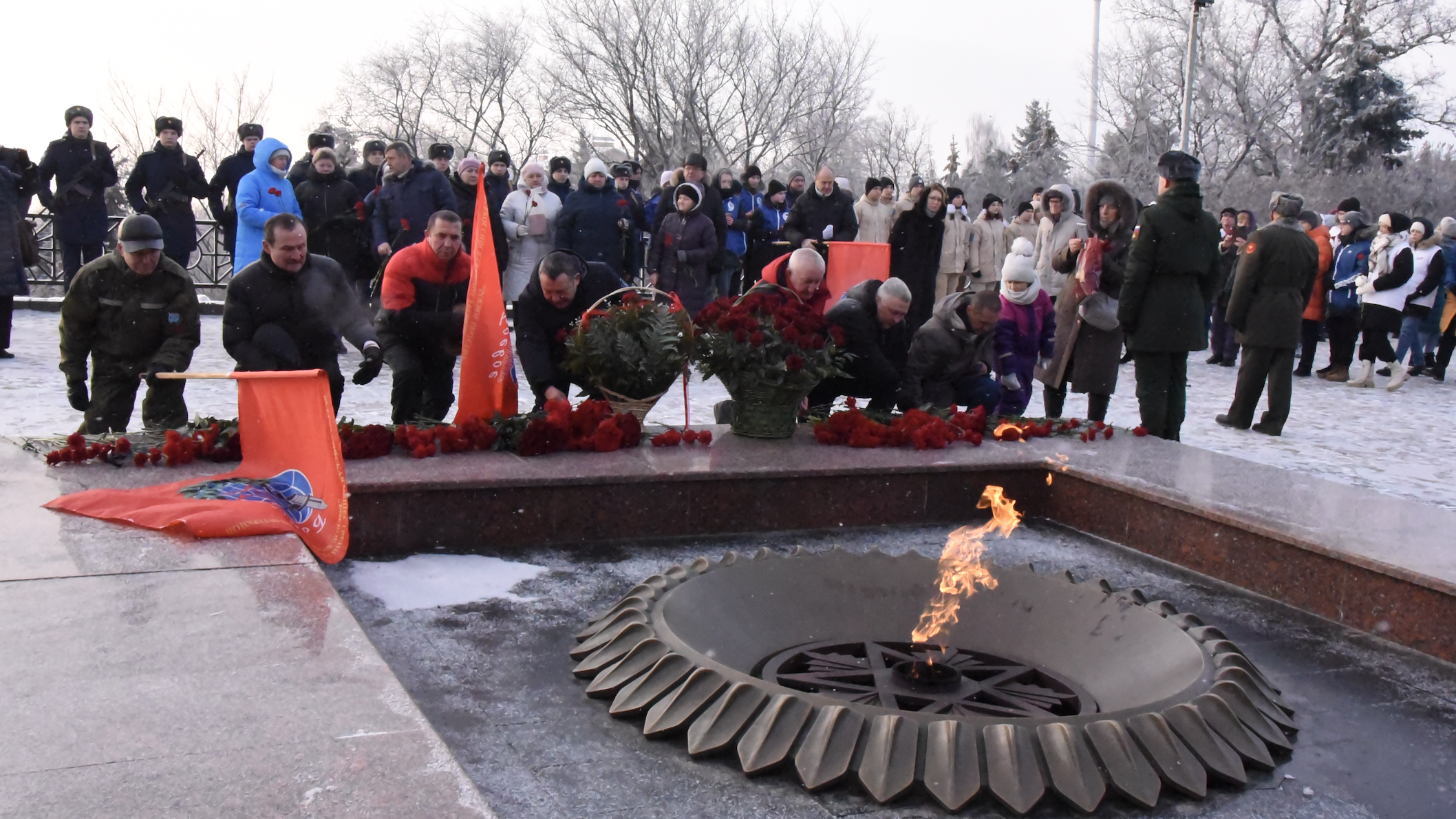 В День неизвестного солдата к Вечному огню в Ульяновске возложили цветы