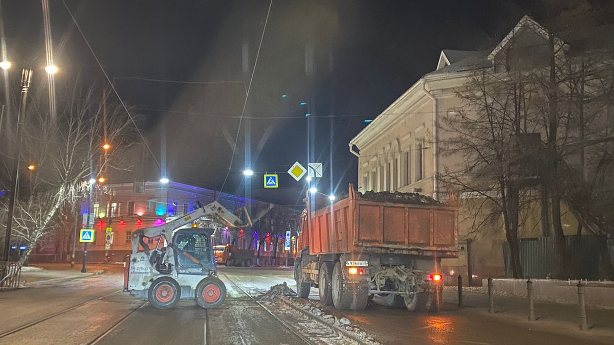 Ночью 14 декабря на улицы Ульяновска высыпали 150 тонн пескосоляной смеси и 6,5 тонн реагента