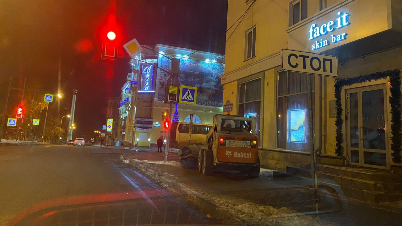За ночь 16 декабря с улиц Ульяновска вывезли 77 самосвалов снега