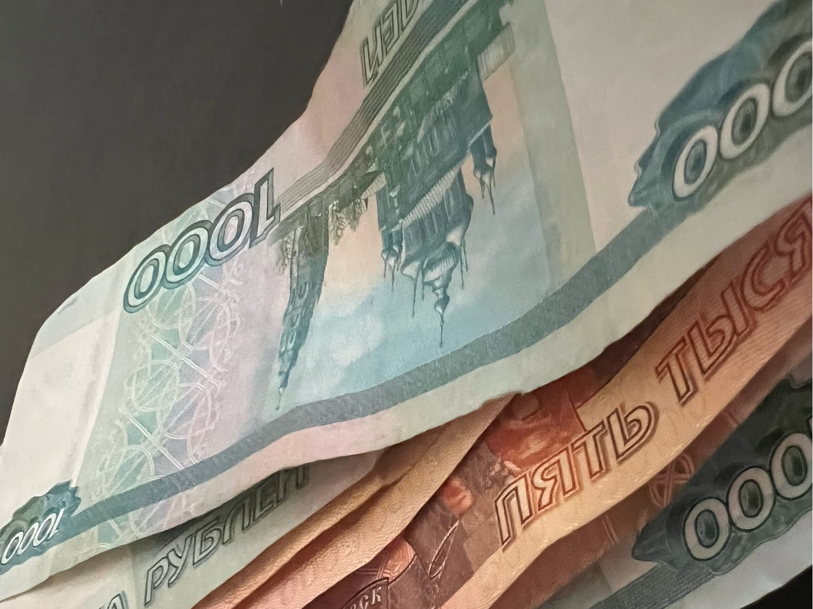 В Димитровграде продавец магазина похитил 70 тысяч рублей из кассы, чтобы возместить потраченные на ставках деньги