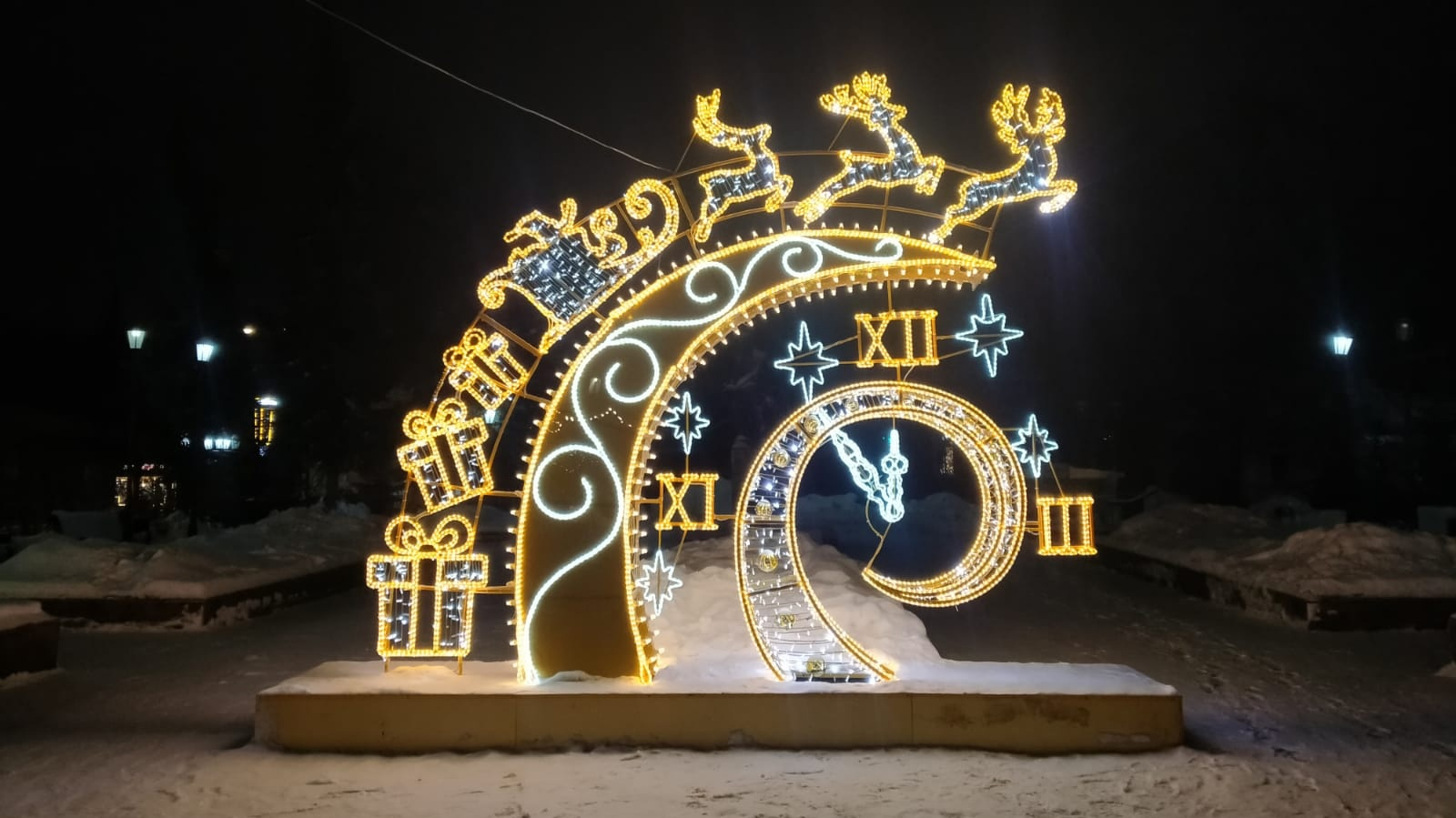 Ульяновск украшают к Новому году: где найти светящиеся фигуры