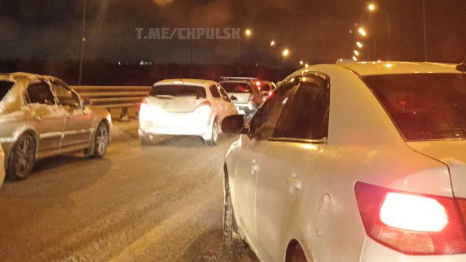 Вечером 22 декабря ДТП парализовало движение на Президентском мосту