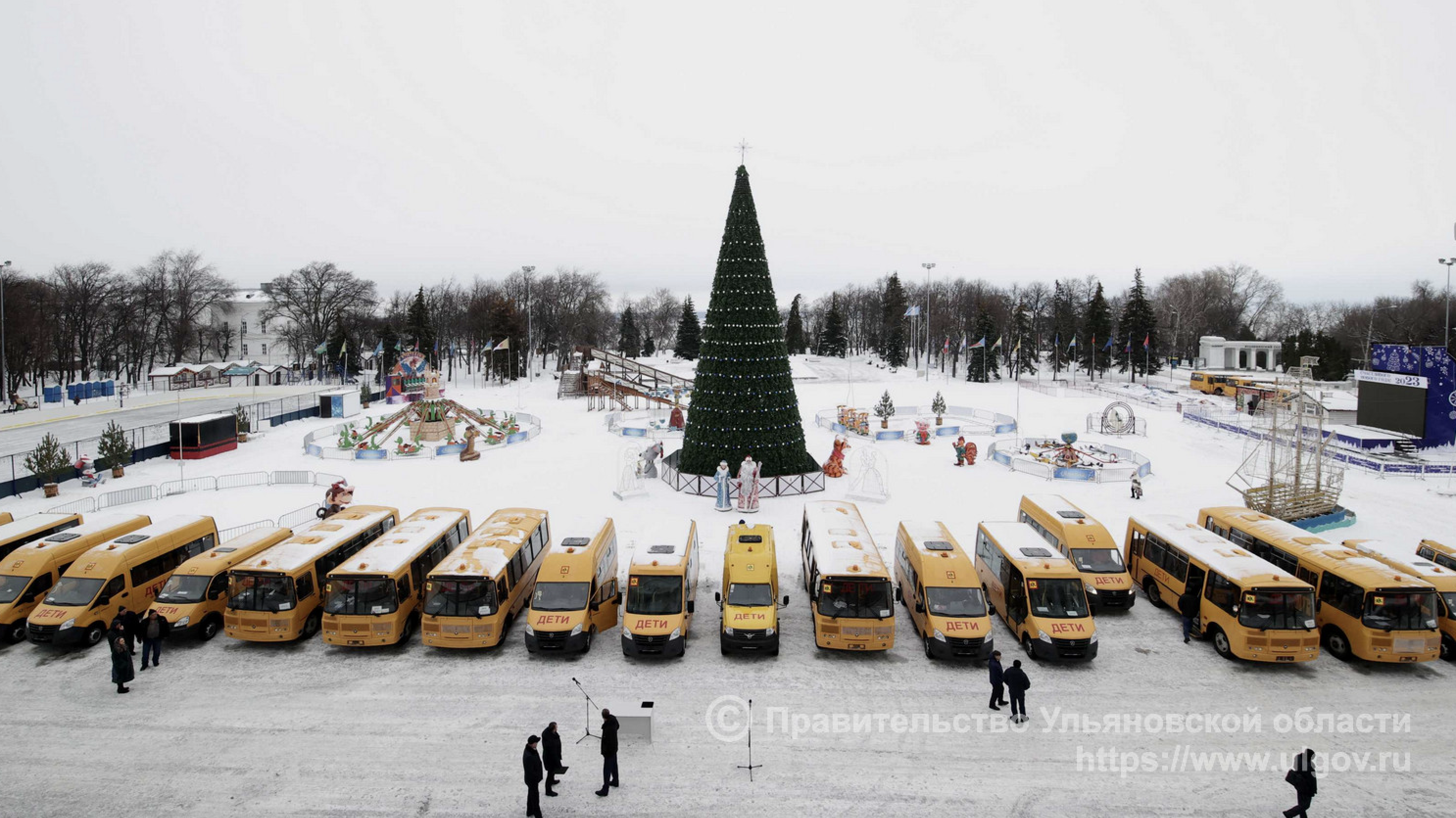 Школы Ульяновской области получили 53 новых автобуса