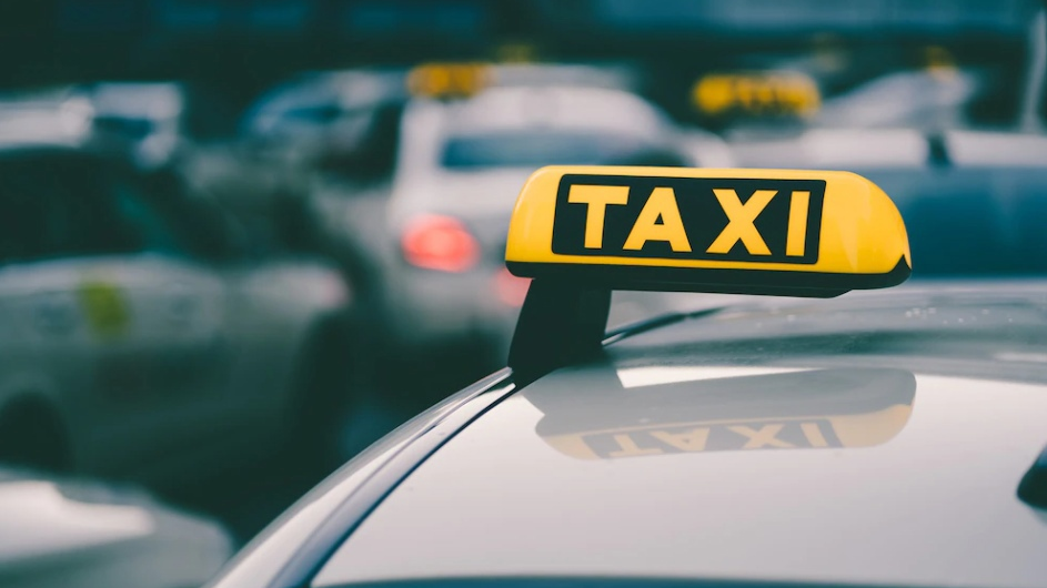 На сколько вырастут в Ульяновске тарифы в Яндекс.Такси в новогодние праздники 2023 года