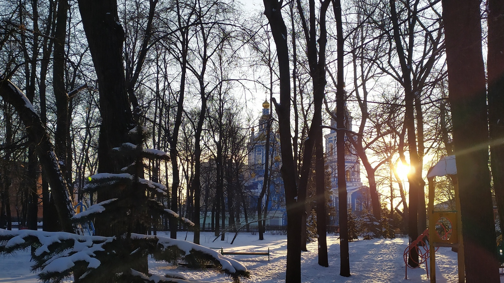 Небольшой снег и гололедица на дорогах: прогноз погоды в Ульяновске на 28 декабря
