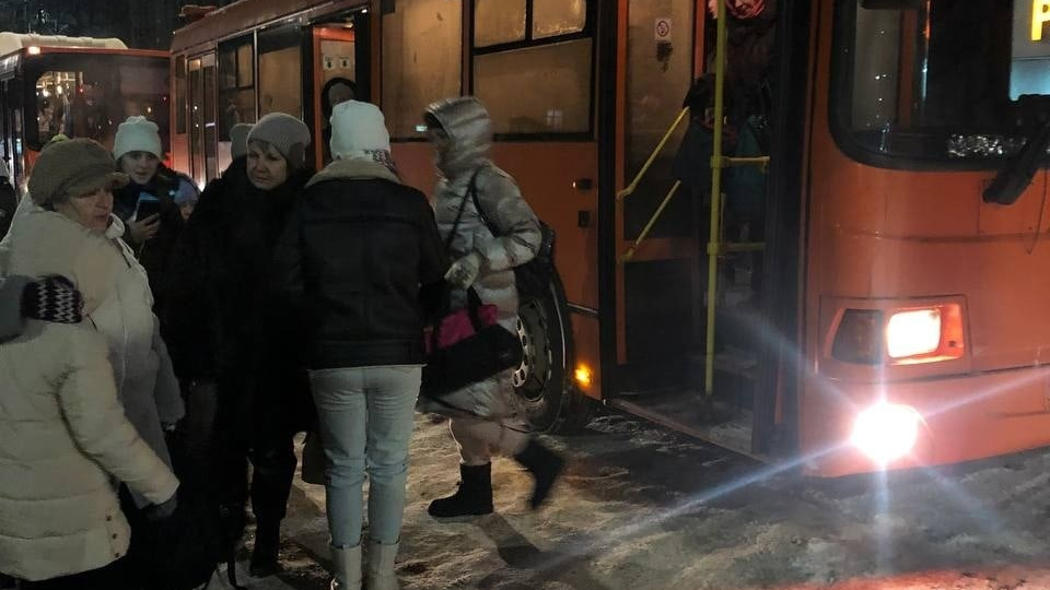 В 30-градусный мороз на трассе в Нижегородской области сломался автобус с ульяновскими туристами