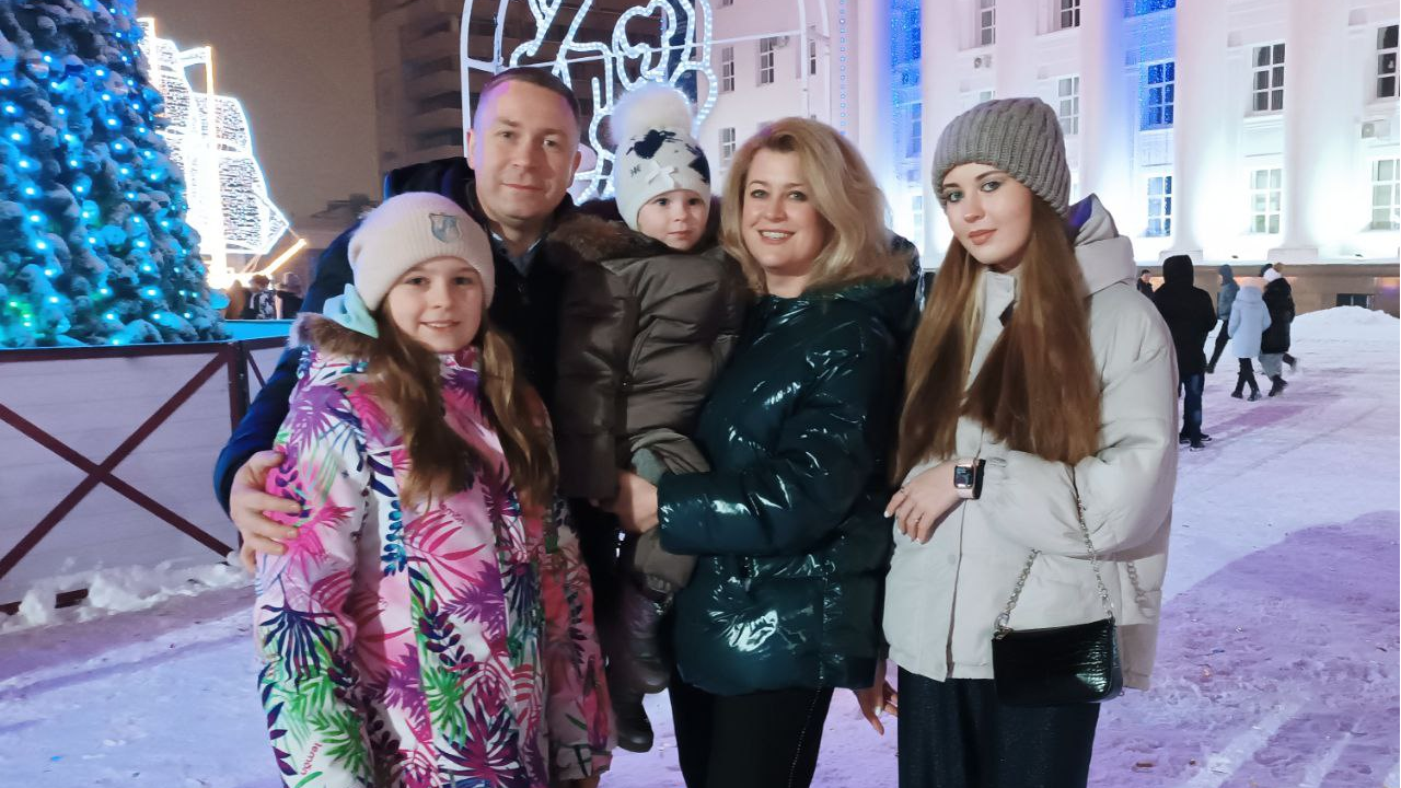 Стало известно, почему жена Дмитрия Зверева не может переехать в Ульяновск