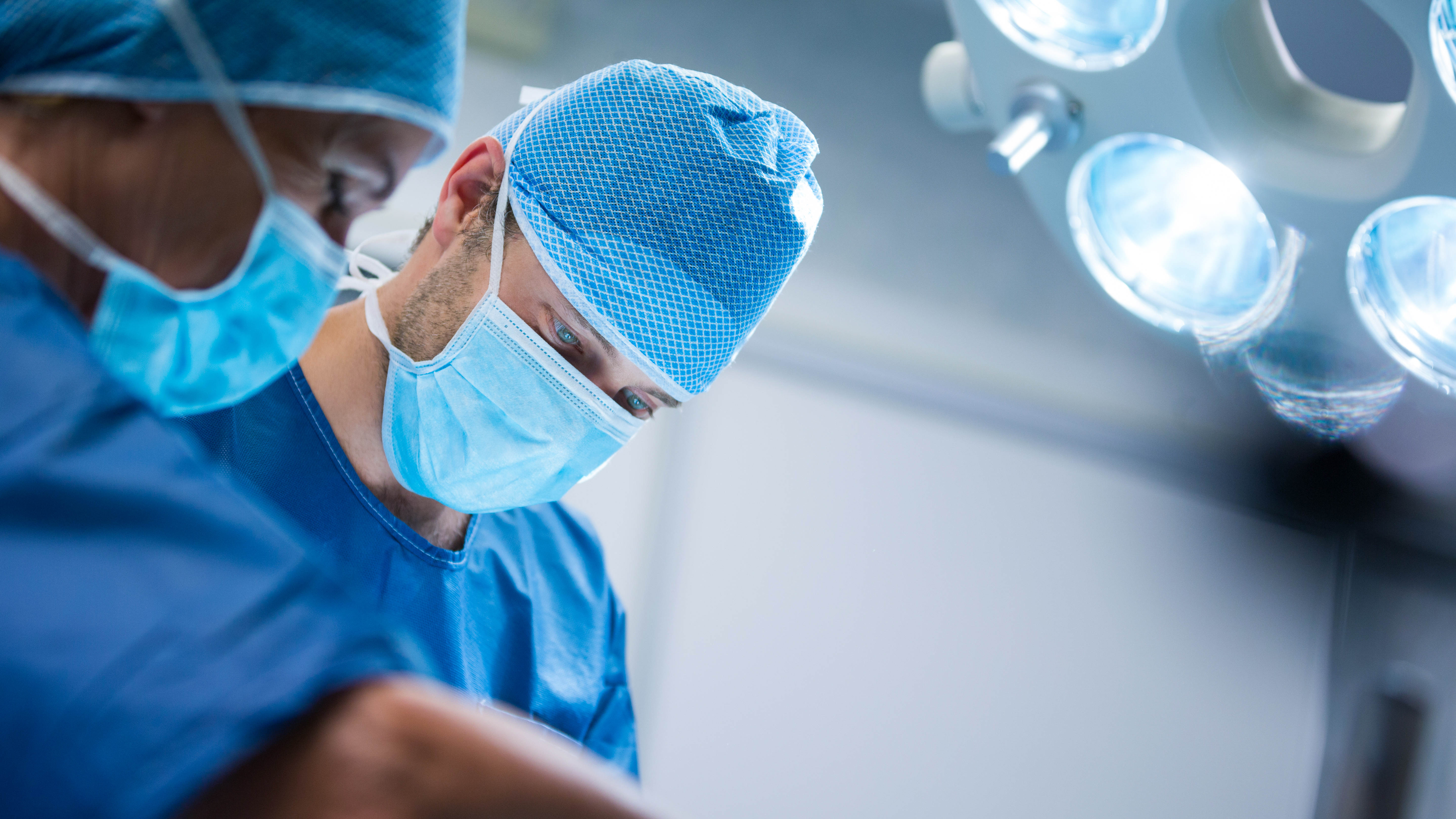 Ульяновские хирурги провели срочную операцию и спасли пациентку с большой кистой правой доли печени