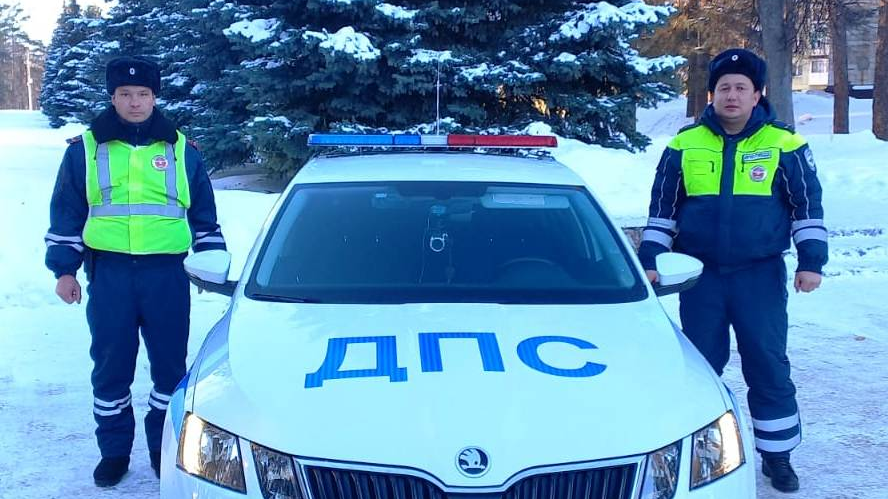 Ульяновские сотрудники ДПС спасли тольяттинца из «морозного плена» в -30