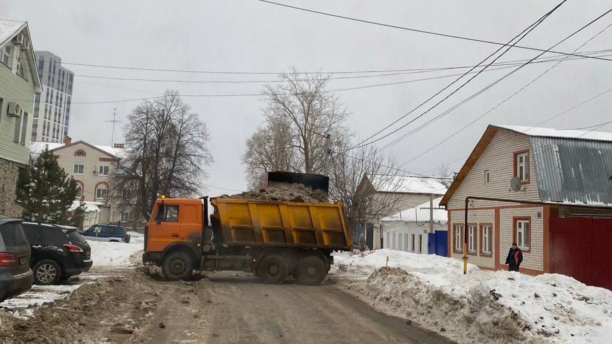 Днем 31 января снег вывозят с 7 улиц Ульяновска