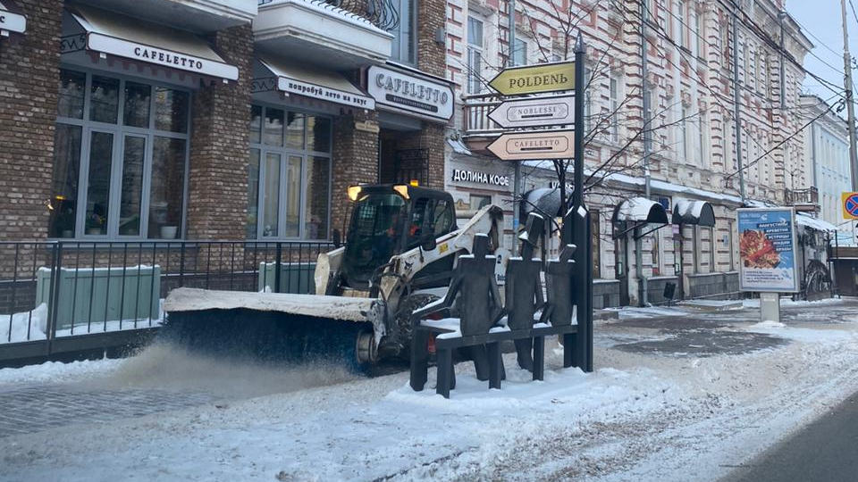 Днём 4 февраля улицы Ульяновска расчищают 60 единиц спецтехники