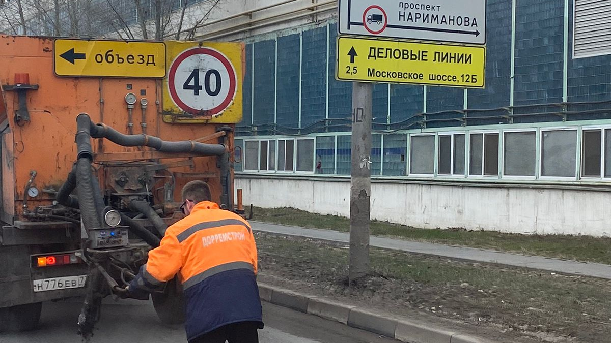 За неделю ульяновские дорожники заделали ямы на 50 улицах