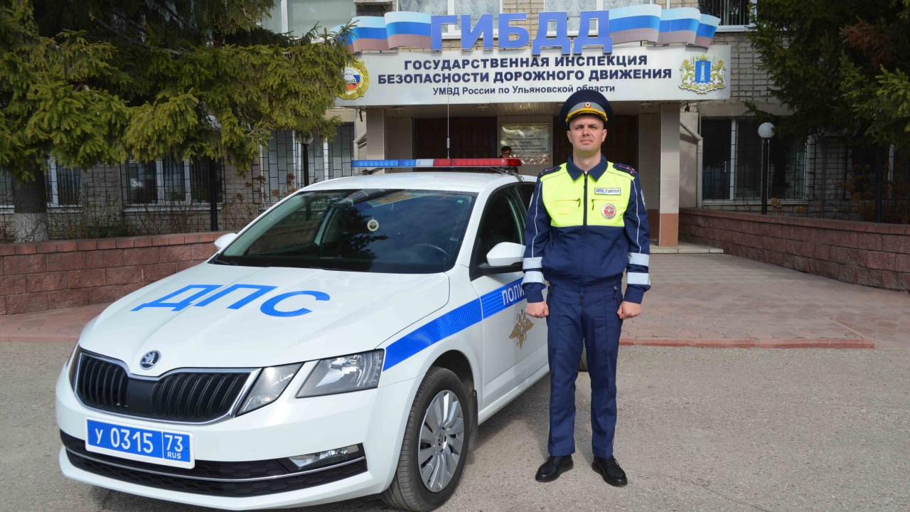 Ульяновский госавтоинспектор спас водителя, который лежал под фурой и чинил тормоза