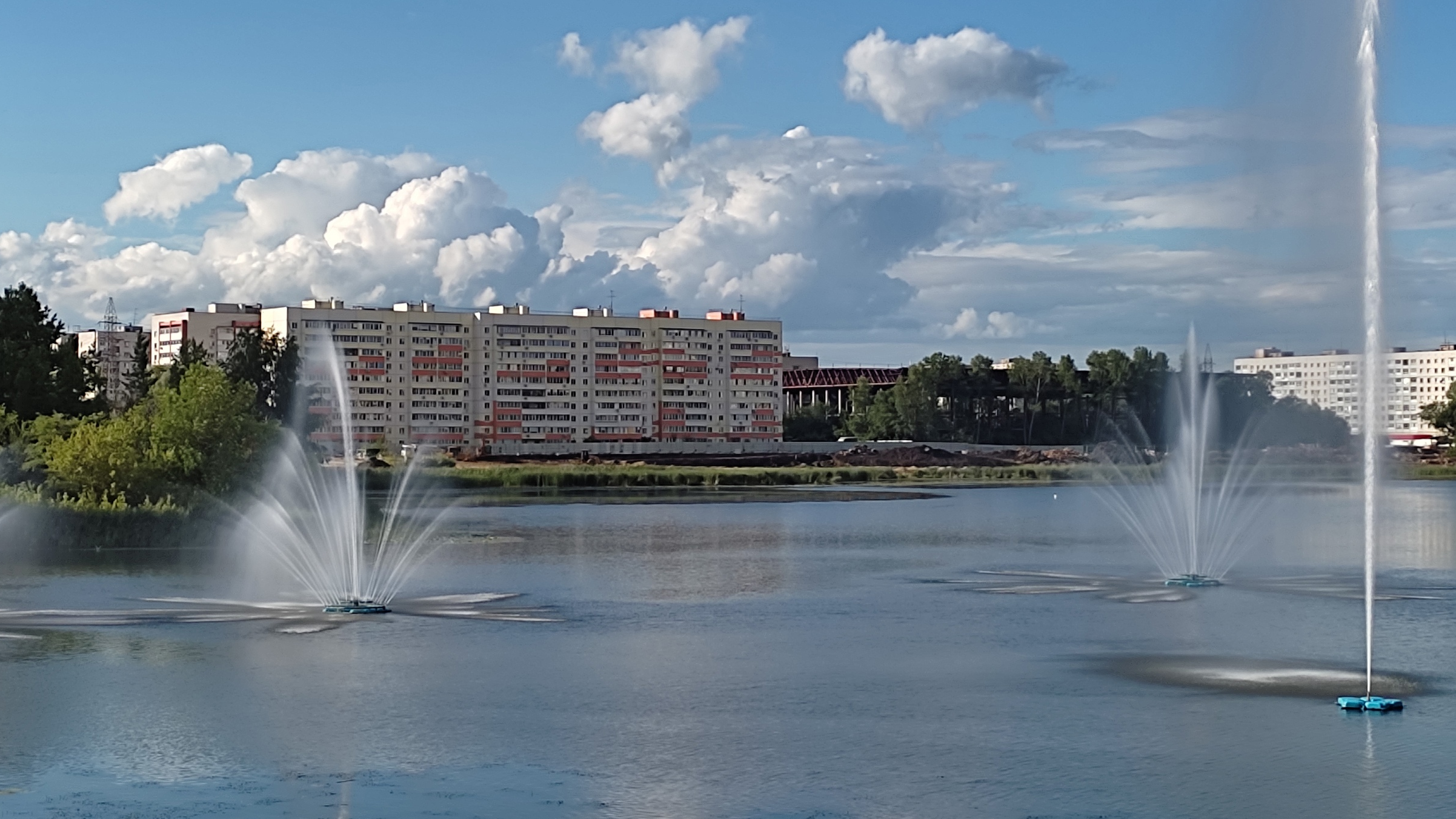 Ульяновск. Аквамолл Ульяновск фонтаны. Фонтан у Ашана Ульяновск. Ульяновск летом.