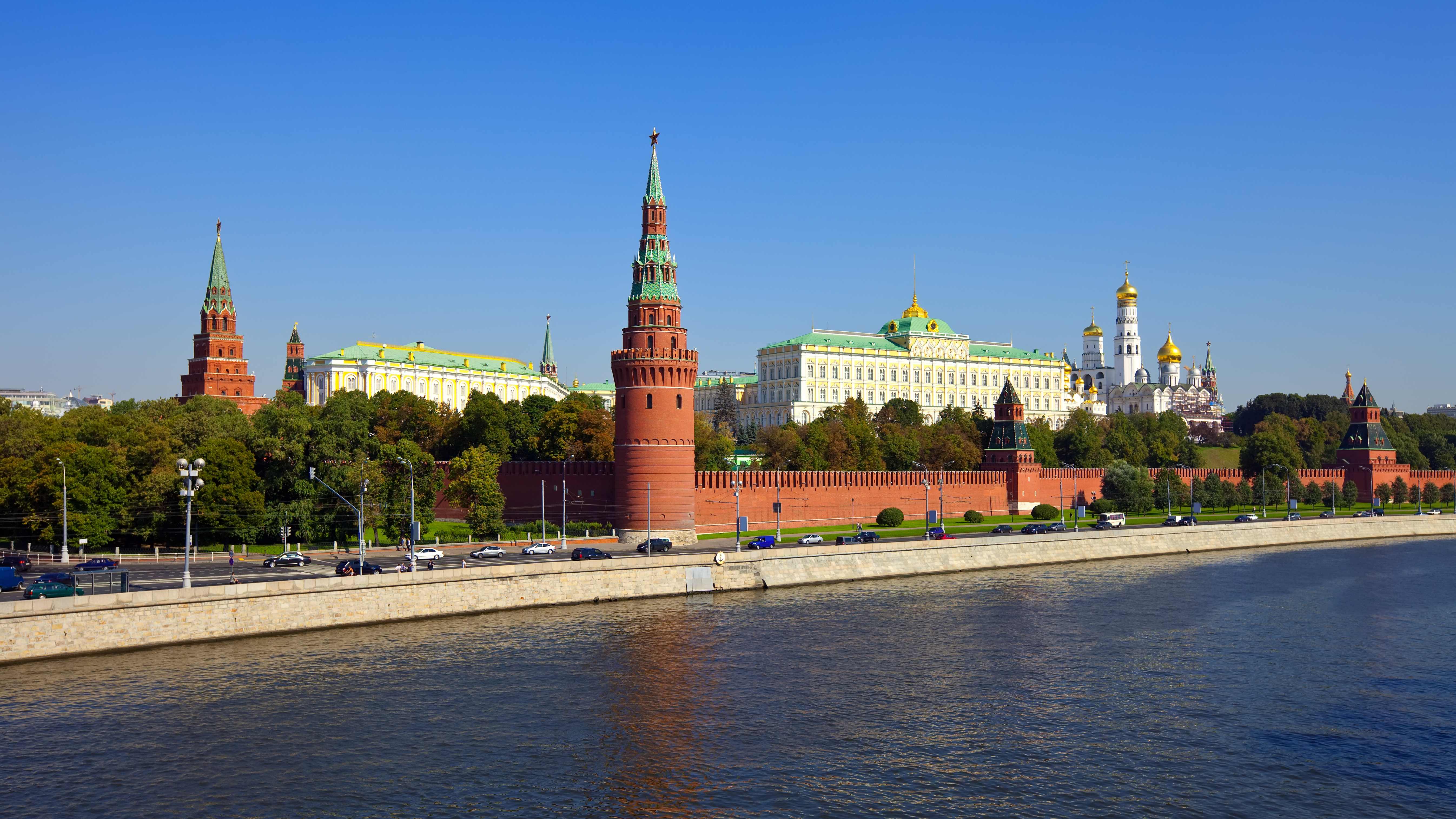 В Кремле прокомментировали предложение о введении военного положения в России