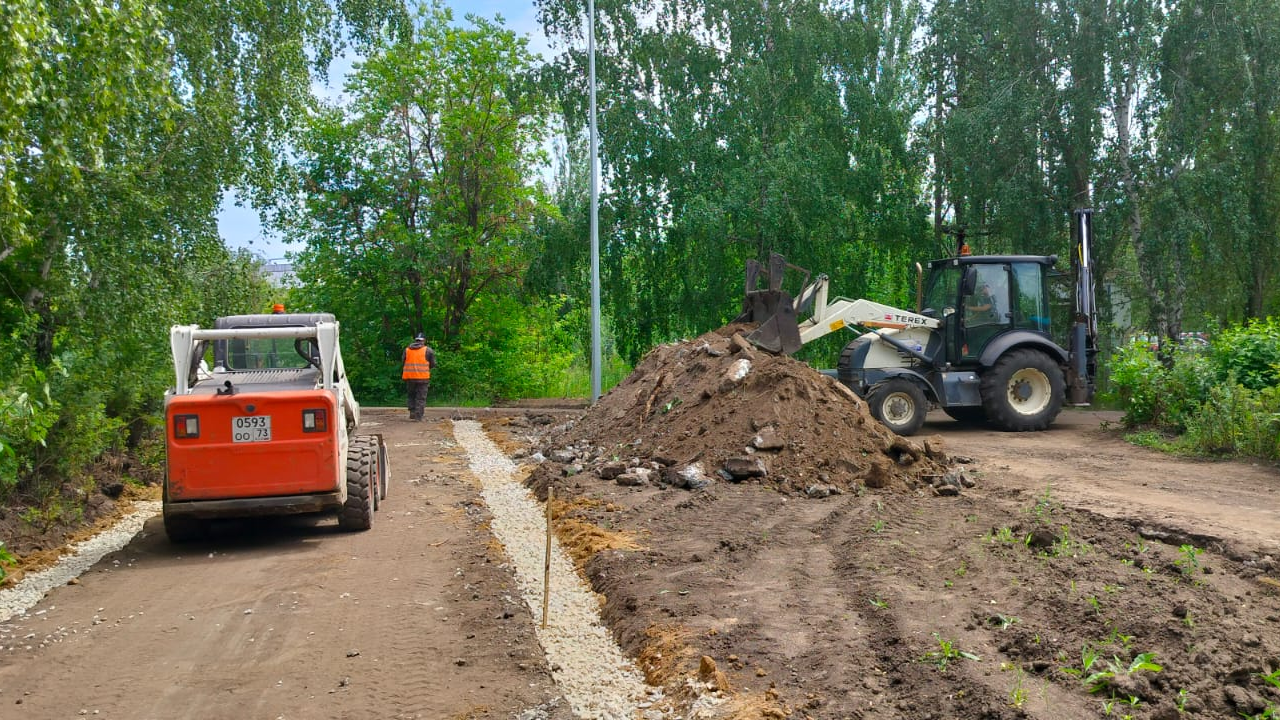 В Ульяновске ведутся работы по благоустройству сквера Антонова