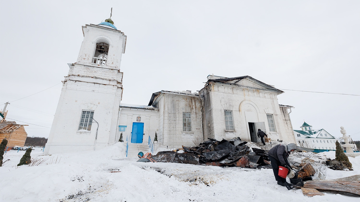 Все началось с возгорания в дымоходе печи: появились фото из храма Знаменского женского монастыря после пожара
