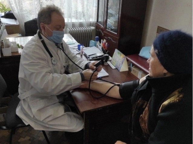 Ульяновские врачи осмотрели почти 1 тысячу жителей Лутугино ЛНР