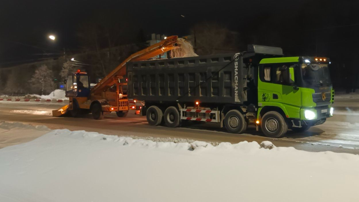 Ночью на борьбу со снегопадом на улицы Ульяновска выйдут 74 единицы техники
