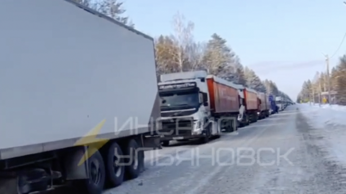 Из-за сломавшейся фуры на въезде в Димитровград 12 января собралась огромная пробка