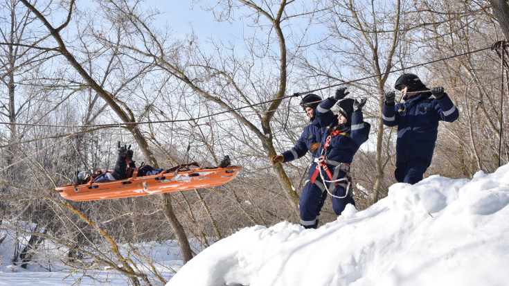 Спасатели Ульяновска провели учение по эвакуации людей во время паводка