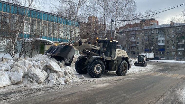 В Международный женский день с улиц Ульяновска вывезли 312 самосвалов снега