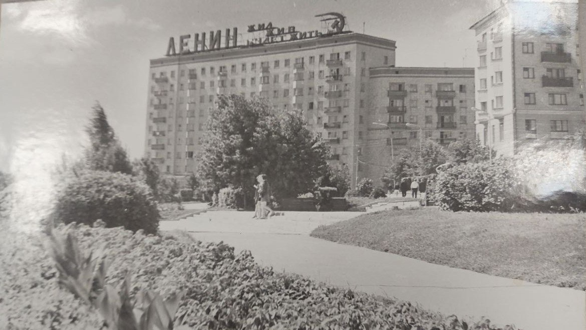 Почему в советское время основными зданиями были девятиэтажки
