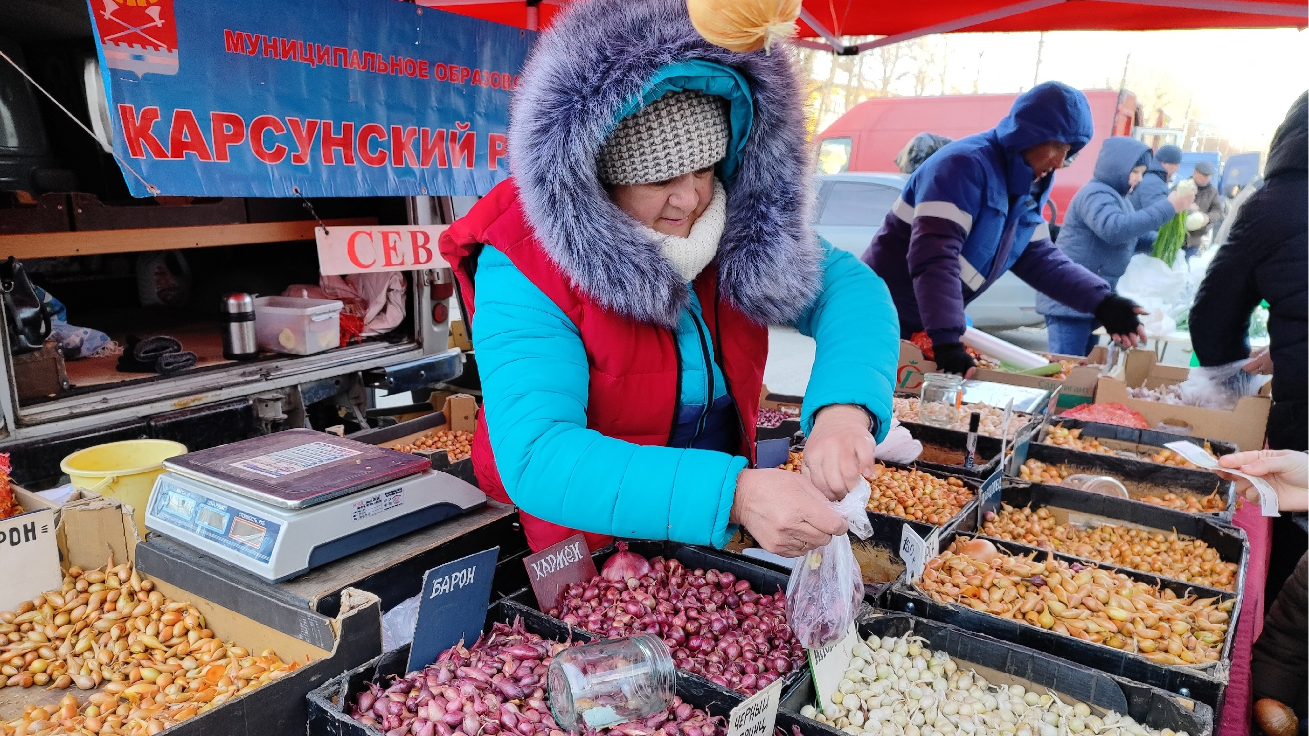 Есть, что выбрать: показываем ассортимент и цены с первой весенней сельхозярмарки в Ульяновске