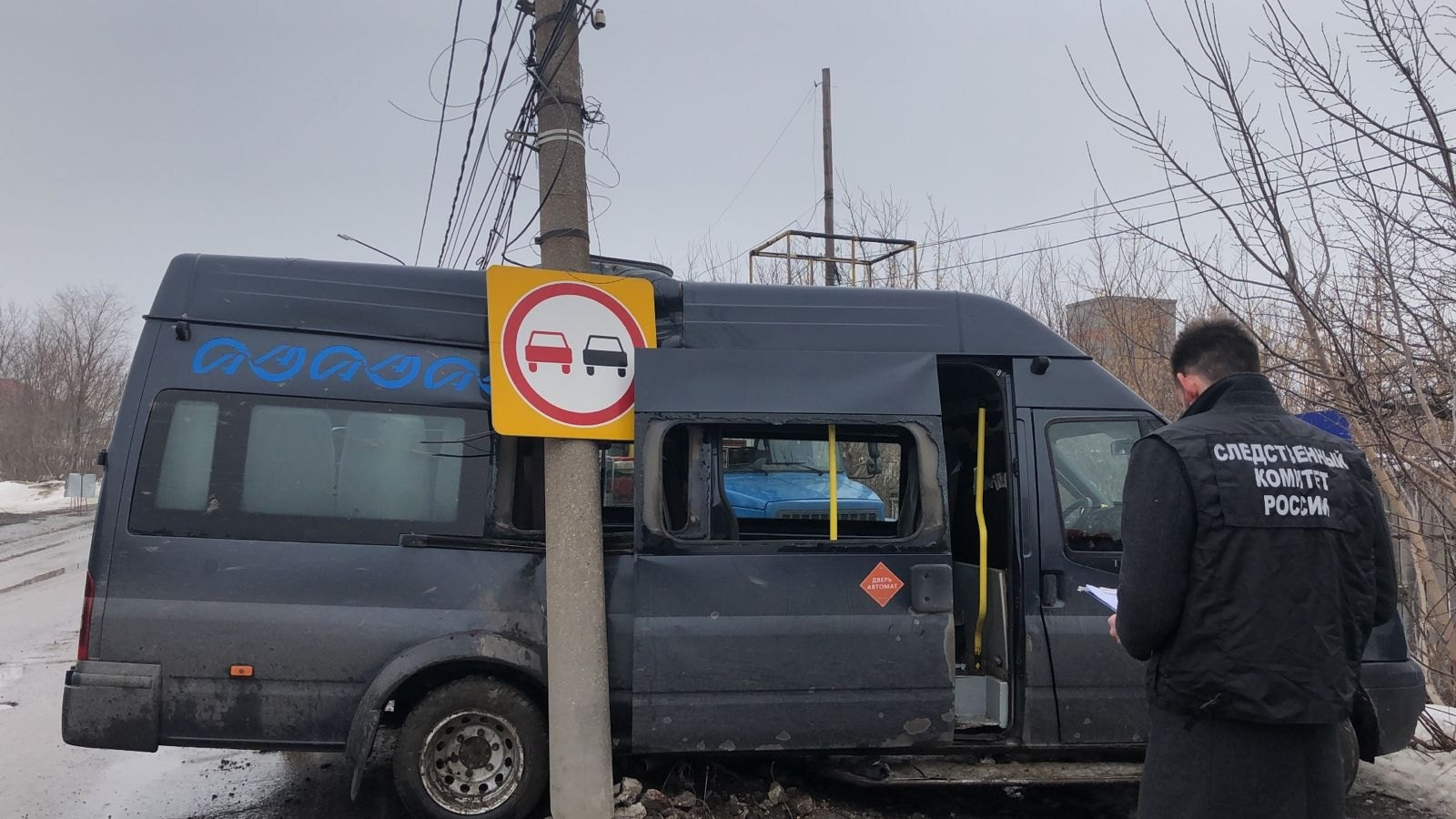 Пассажиров увезли на «скорой»: следователи начали проверку после ДТП с маршруткой в Засвияжье