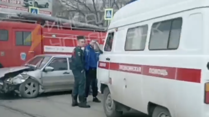 Ульяновцы сообщают о серьезном ДТП: на Октябрьской столкнулись несколько машин