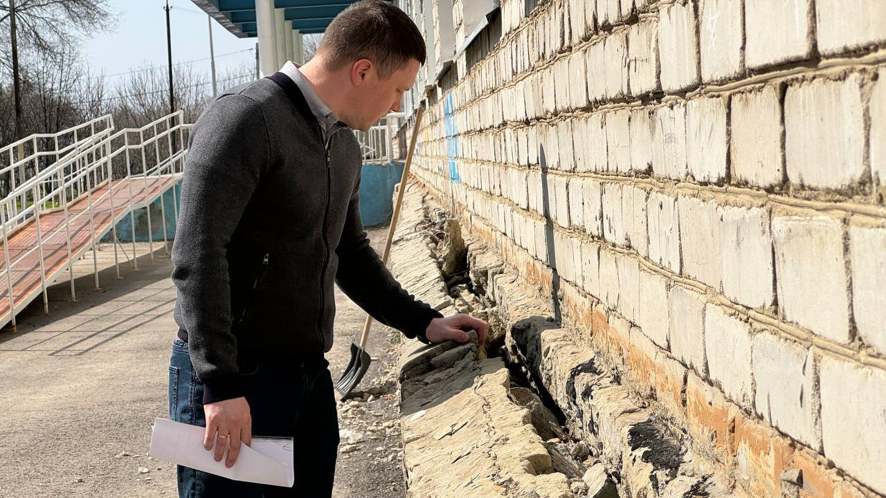 «В зоне риска»: в Радищево разрушается здание школы №1
