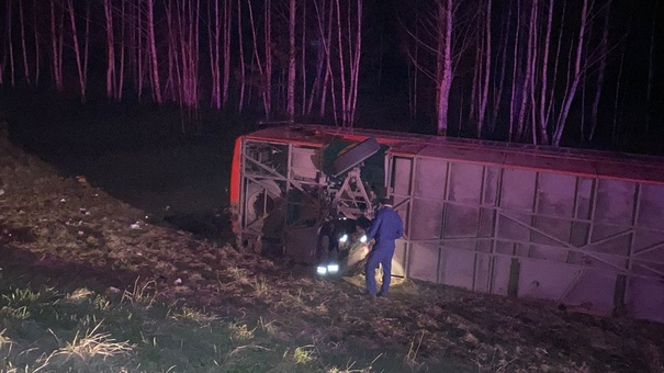 Прокуратура начала проверку после аварии с автобусом, который перевозил юных хоккеистов, на ульяновской трассе