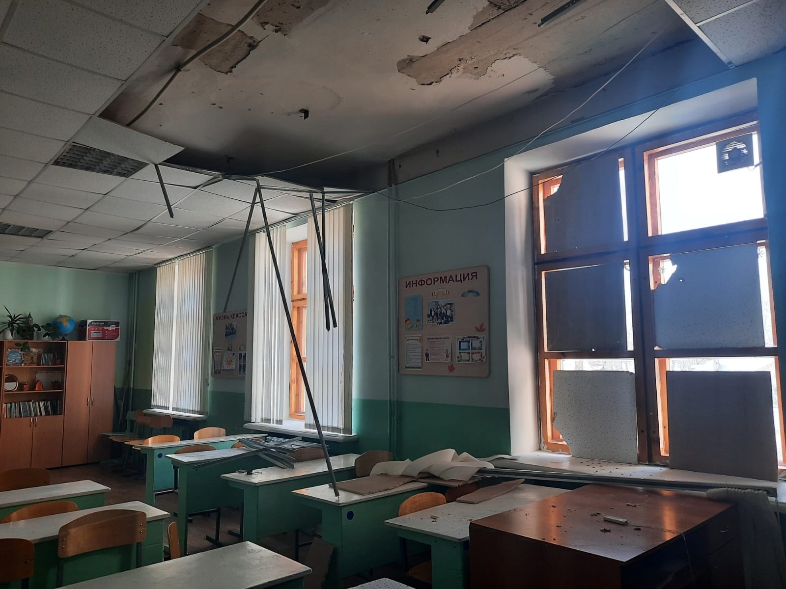 Следователи начали проверку после обрушения потолка в ульяновской гимназии 19 апреля