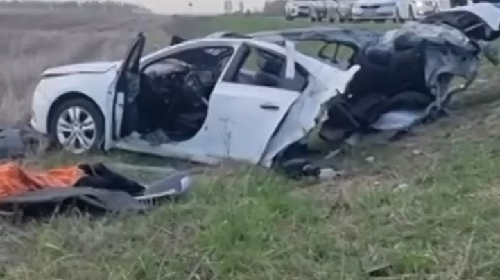 В утренней аварии около Карлинского погибли на месте водитель и пассажир