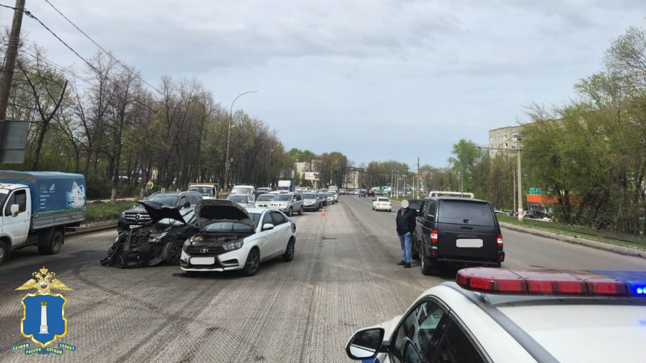 При столкновении трех машин на Пушкарева 26 апреля пострадала женщина