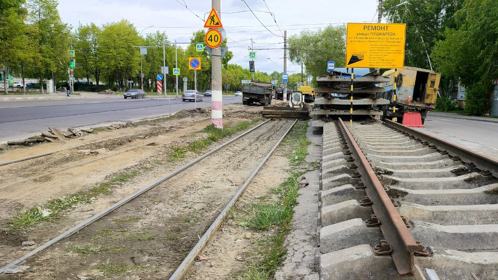 На улице Пушкарёва в Ульяновске меняют трамвайные пути: два маршрута пустили в объезд
