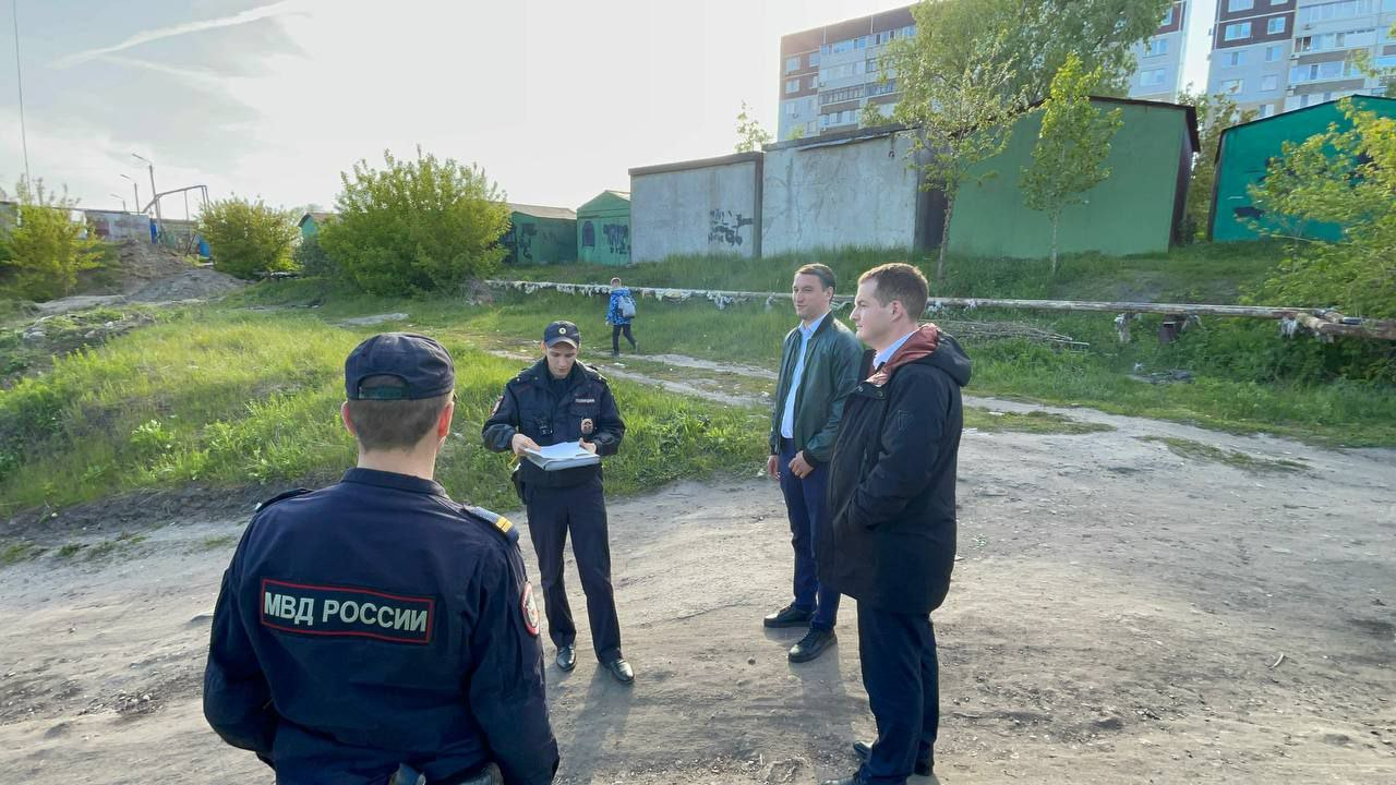 Депутат Кузин вызвал наряд полиции в ГСК на Шолмова: неизвестные организовали свалку строительного мусора у Свияги