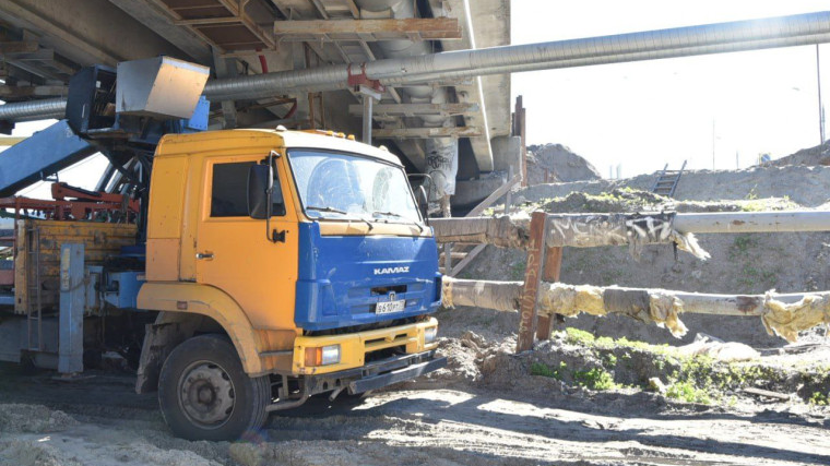 Под «минаевским» мостом в Ульяновске начали подключать новый участок теплотрассы