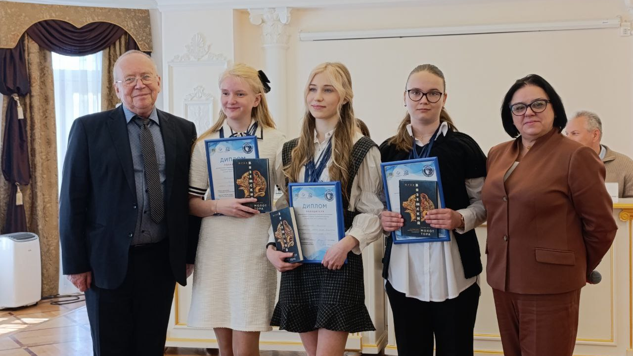 Три школьницы из Ульяновска поедут в Москву на финал олимпиады «Умники и умницы»