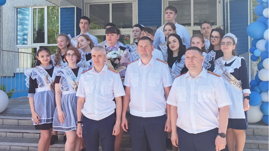 В Ульяновске представители Следственного комитета поздравили выпускников 