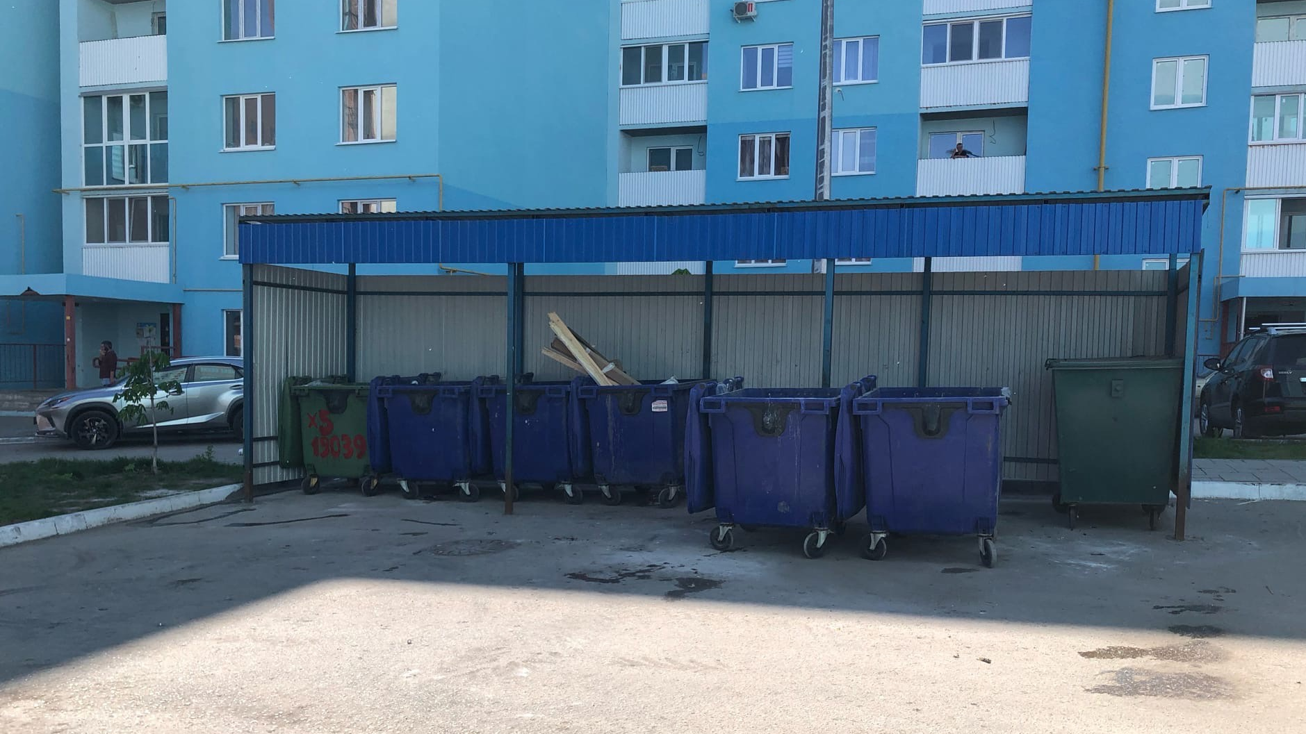 Что делать ульяновцам, если с контейнерных площадок долго не вывозят мусор: инструкция к действию