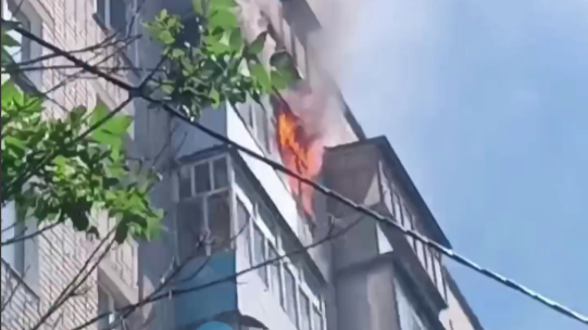 На Хрустальной в Ульяновске загорелся балкон