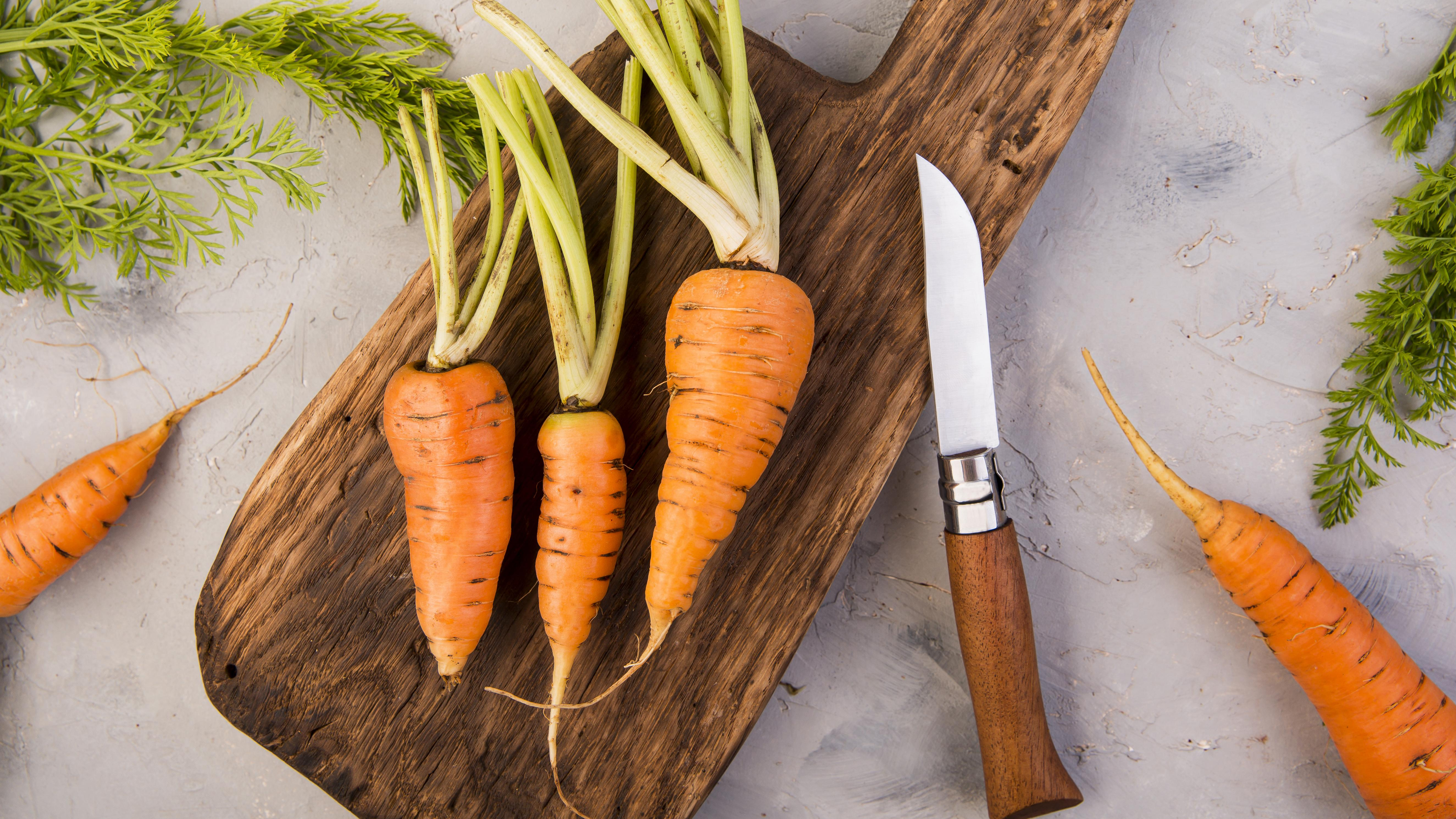 Лучше любых БАДов: диетолог рассказала о необычных свойствах морковной ботвы 
