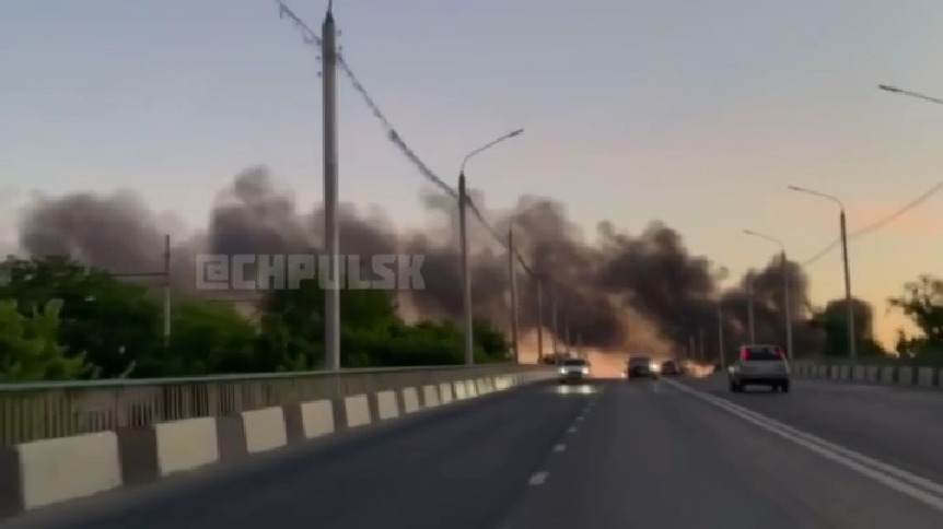На Московском шоссе в Ульяновске за мостом загорелись покрышки 