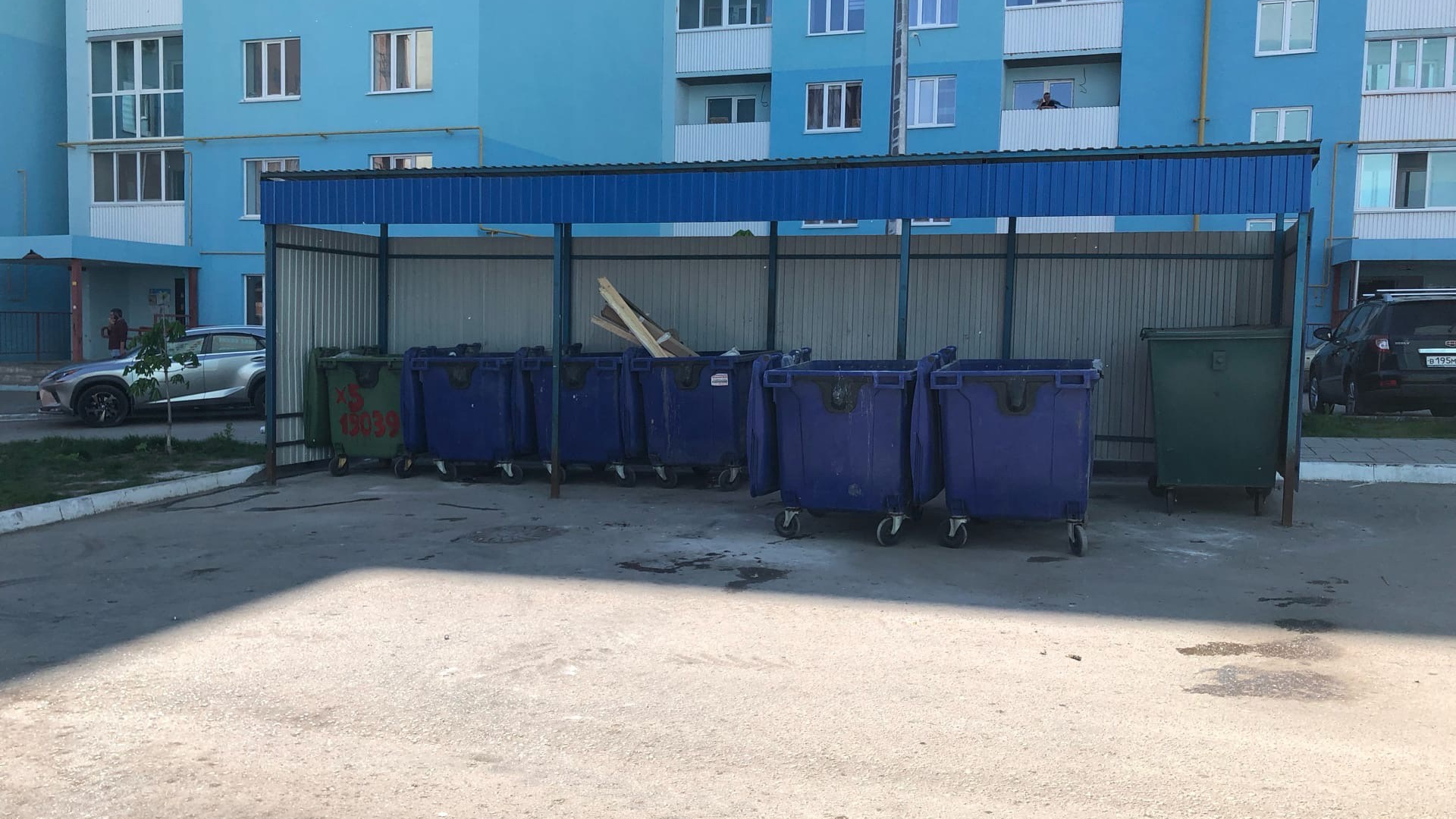В двух районах Ульяновска городским службам приходится самим убирать ТКО вместо регоператора