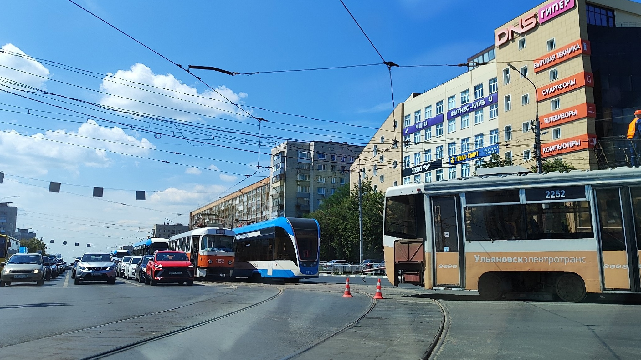 Минаева в Ульяновске встала из-за поломки трамвая: движение закрыто в обе стороны