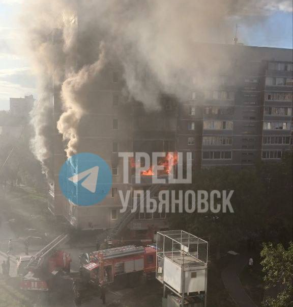 «Слышали взрыв»: ульяновцы сообщают о жутком пожаре в доме на Корунковой 