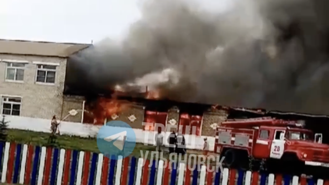 Пламя вырывалось из окон: в Старокулаткинском районе сгорела библиотека